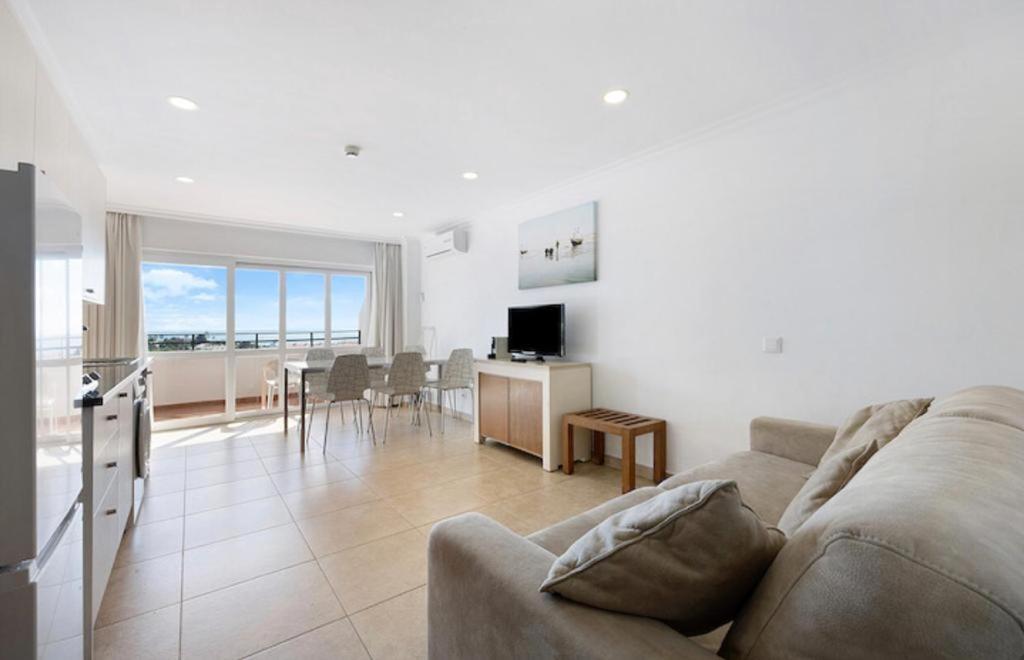 Cozy Apartment With Seaview 300M From The Beach Portimao Exterior photo