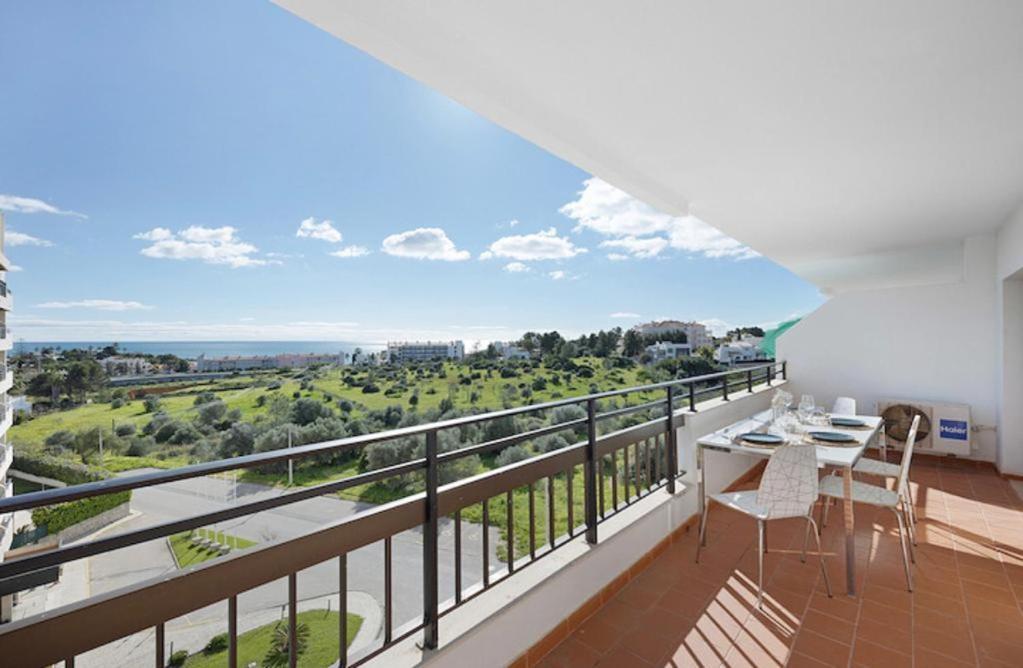 Cozy Apartment With Seaview 300M From The Beach Portimao Exterior photo